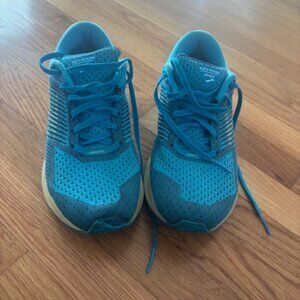Brooks Levitate ladies running shoes, size 8.5
